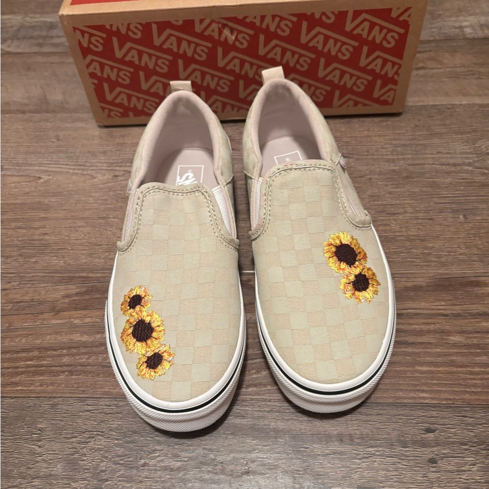 New with tags girls size 3 Vans sneakers